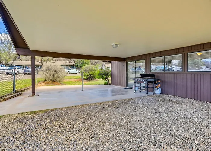Holiday home Pet-friendly Camp W/ Gas Grill!
