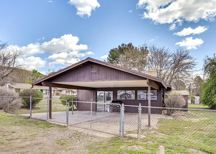 Pet-friendly Camp W/ Gas Grill! Holiday home